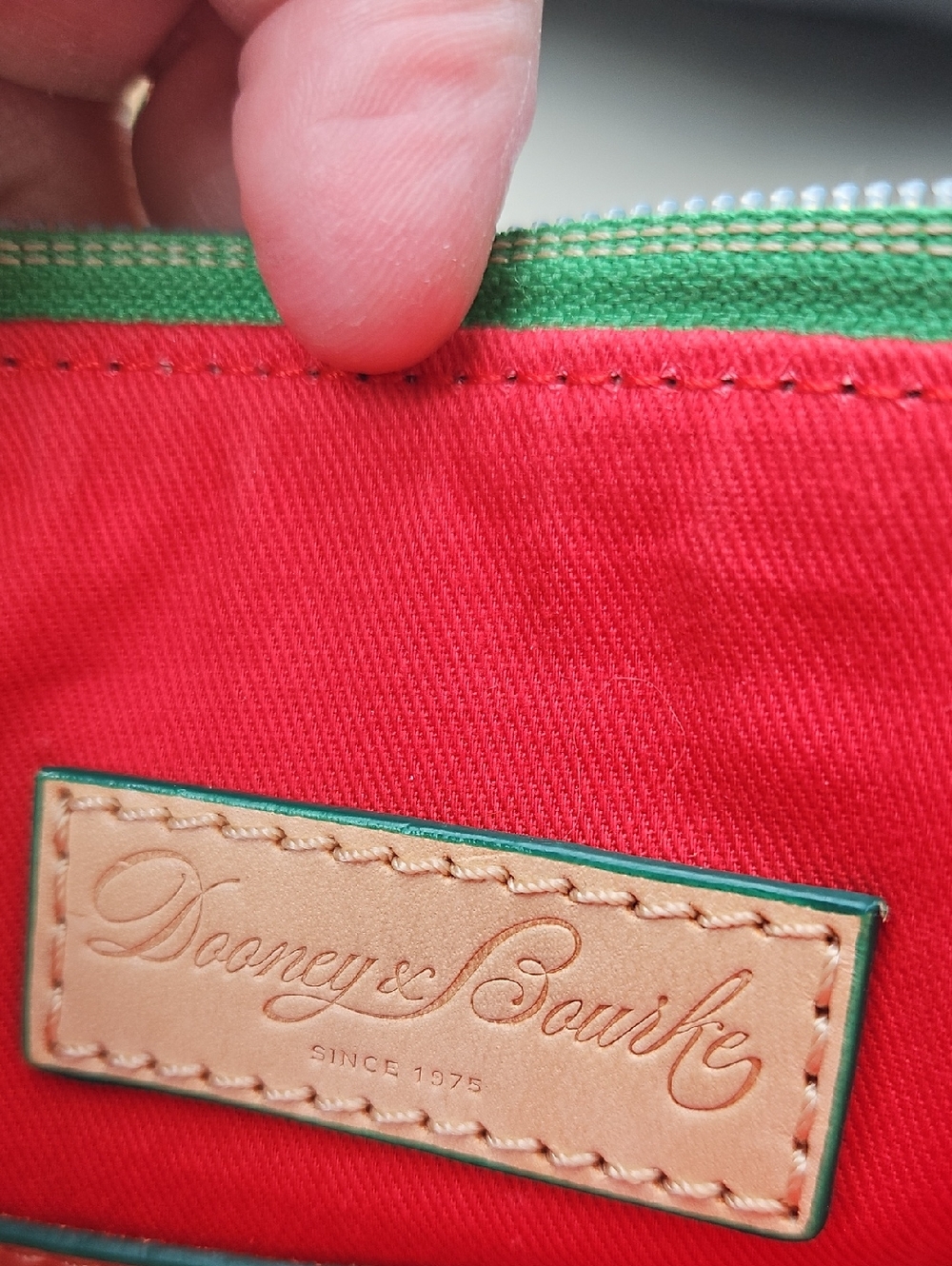 Green Chevron Crossbody Bag with Red Interior DOONEY AND Burke - Picture 4 of 5